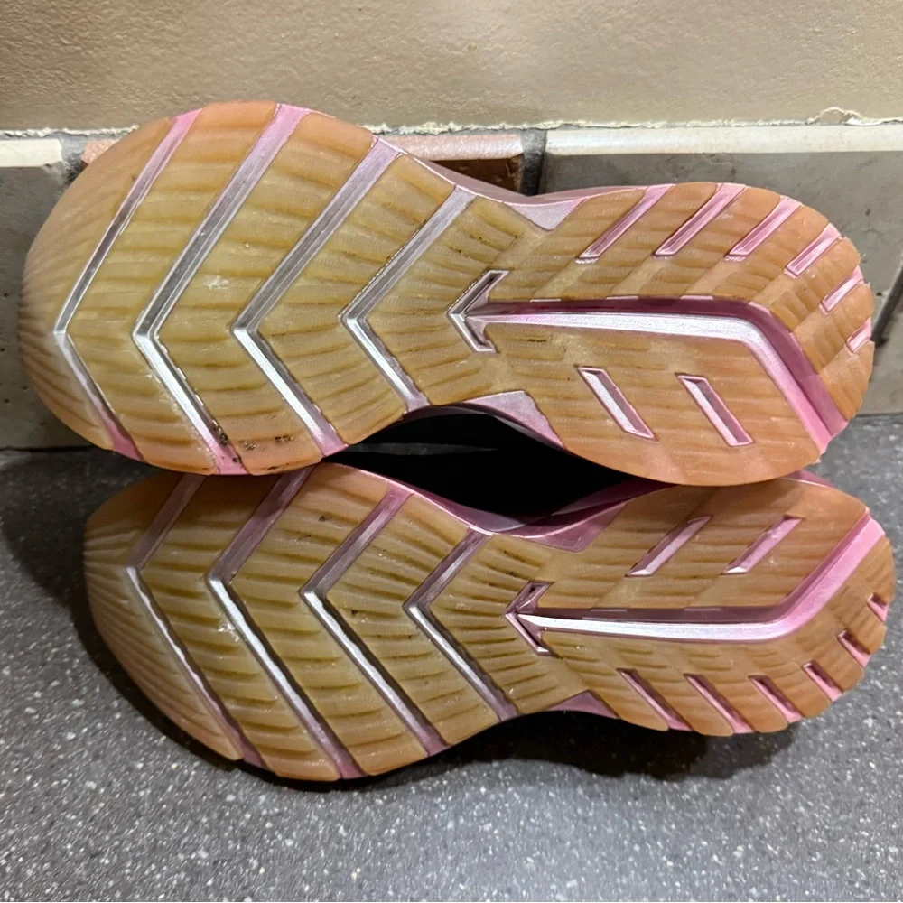 Brooks Women's Black and Pink Running Shoes size 7 - Picture 8 of 8